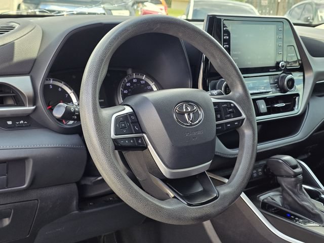 Used 2022 Toyota Highlander L FWD image 26