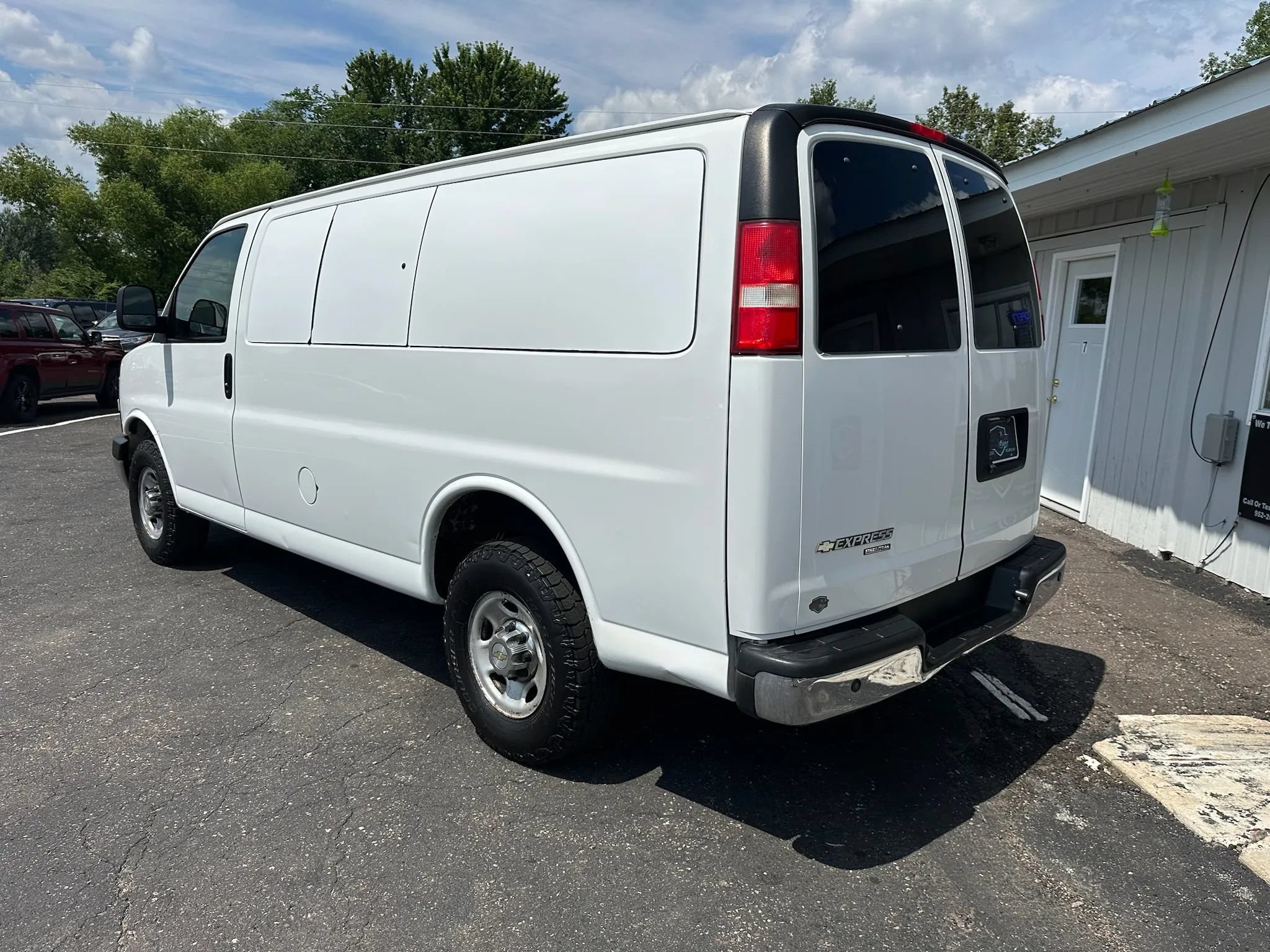 Used 2015 Chevrolet Express 2500 LT w/ LT Preferred Equipment Group RWD image 11