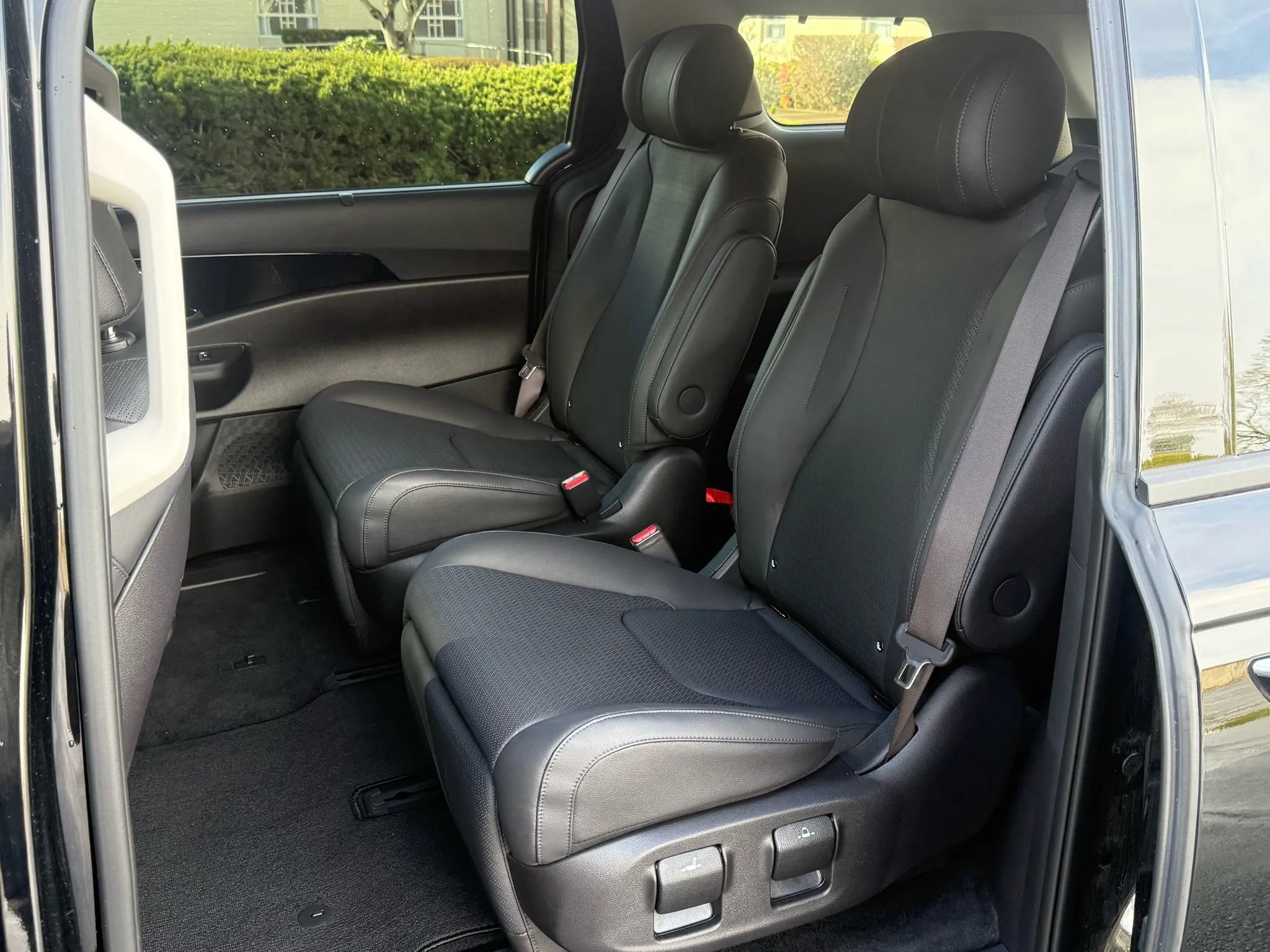 Used 2025 Kia Carnival SX Prestige FWD image 28