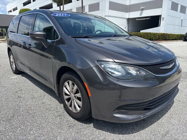 Used 2017 Chrysler Pacifica Touring w/ Tire & Wheel Group FWD image 1