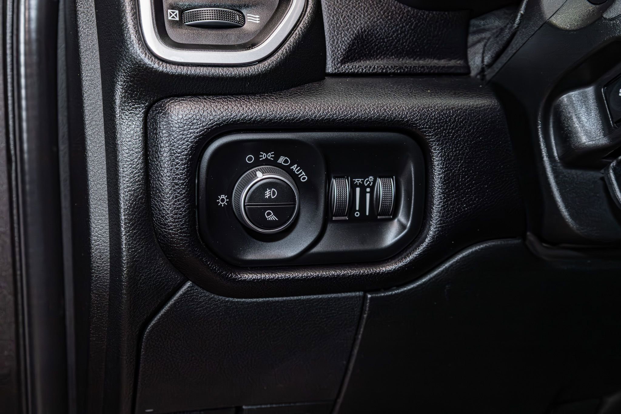 Used 2021 RAM 2500 Laramie w/ Night Edition image 16