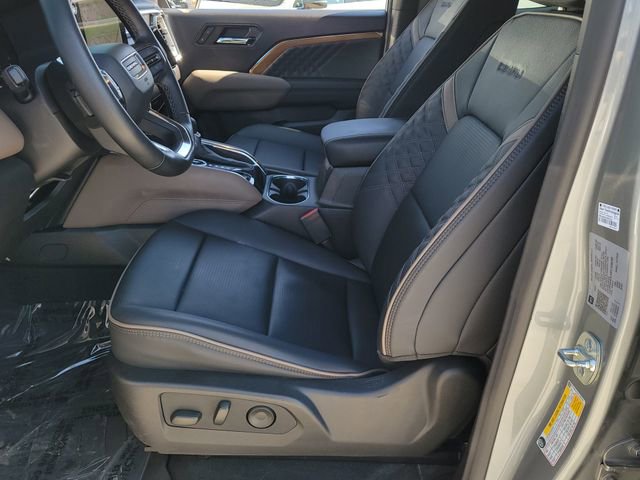 Used 2024 GMC Canyon Denali image 9