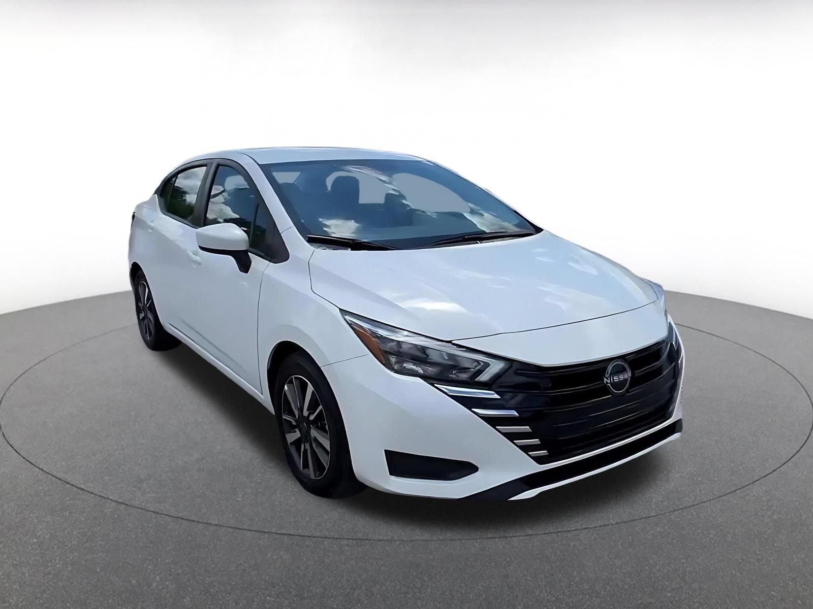 Used 2025 Nissan Versa SV FWD image 3