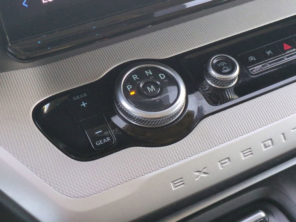 Used 2025 Ford Expedition Max Active AWD/4WD image 12