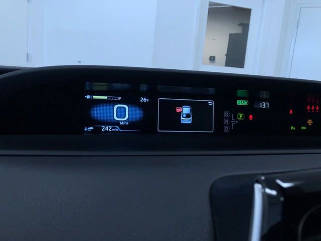 Certified 2021 Toyota Prius XLE image 29