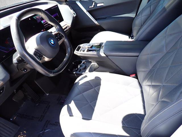 Used 2023 BMW iX xDrive50 w/ Sport Package AWD/4WD image 12