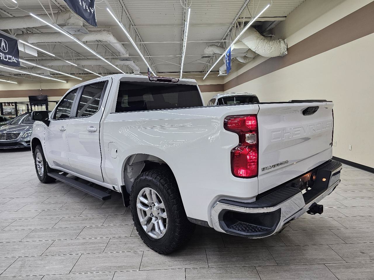 Used 2023 Chevrolet Silverado 1500 LT w/ Z71 Off-Road Package AWD/4WD image 8