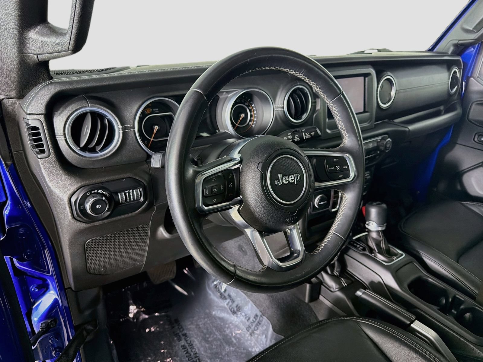 Used 2018 Jeep Wrangler Unlimited Sahara AWD/4WD image 9