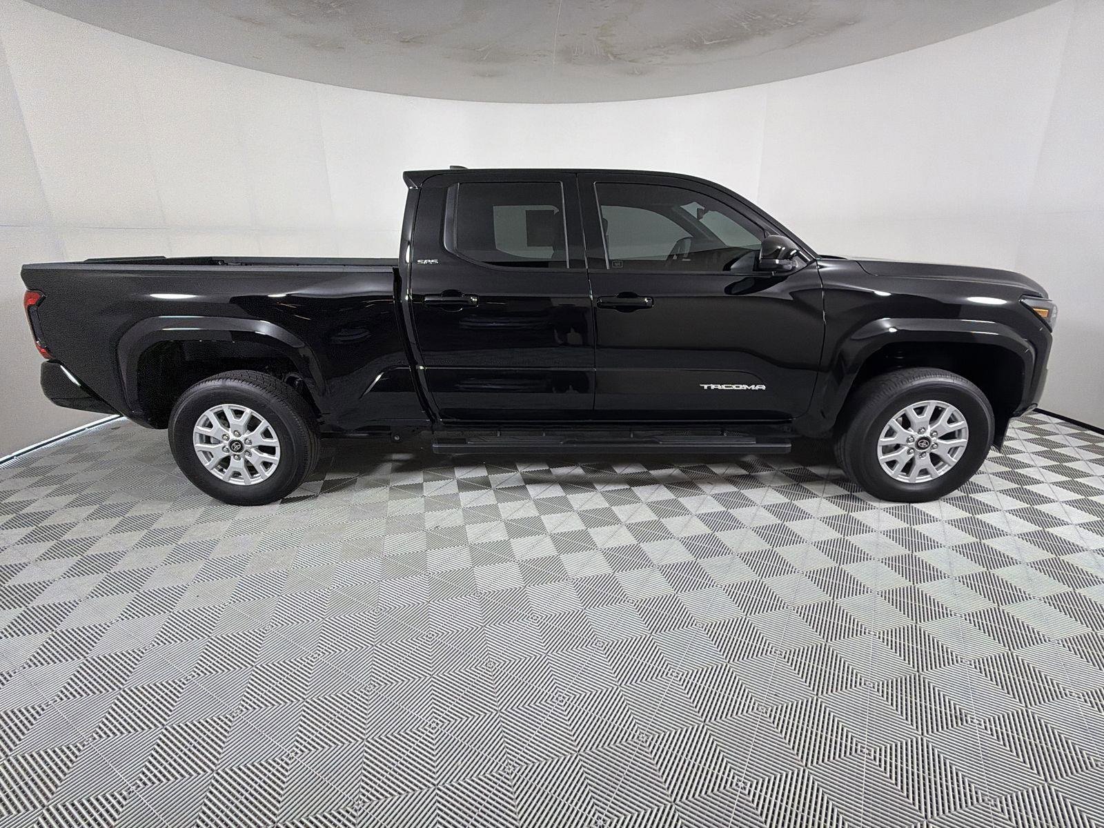 Used 2025 Toyota Tacoma SR5 image 6