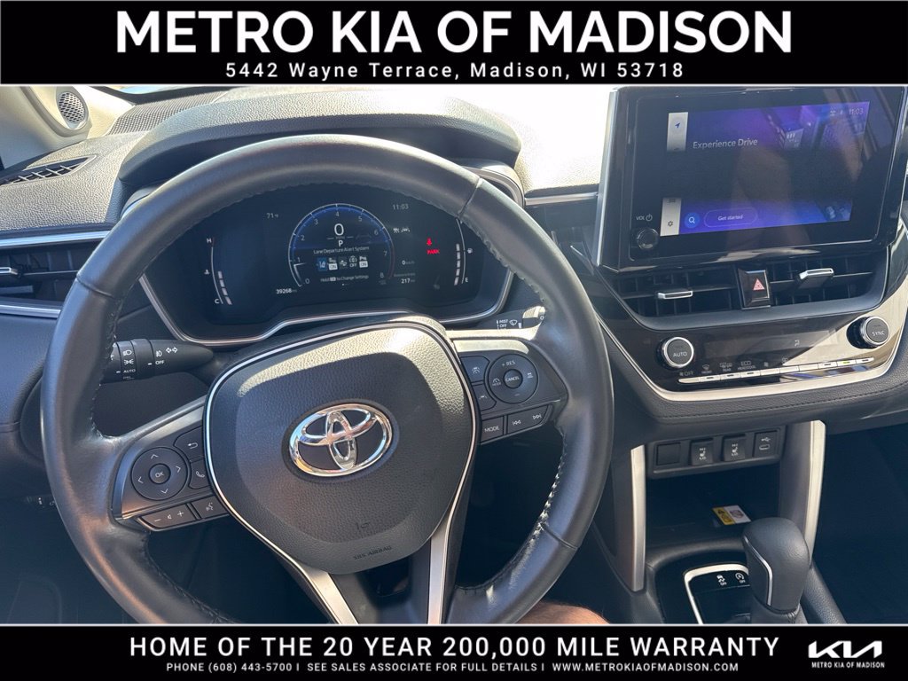 Used 2023 Toyota Corolla Cross XLE w/ Convenience Package AWD/4WD image 16