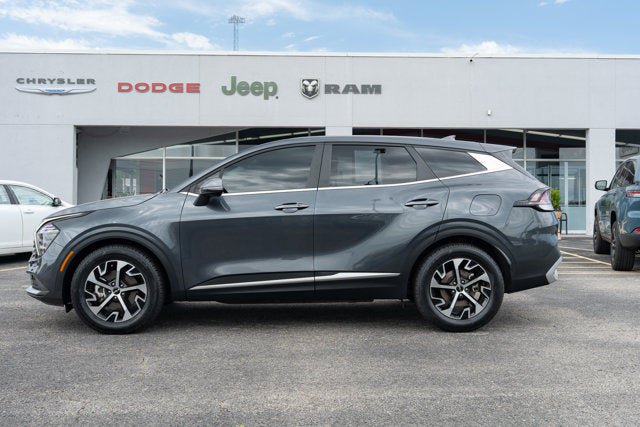 Used 2024 Kia Sportage EX FWD image 2