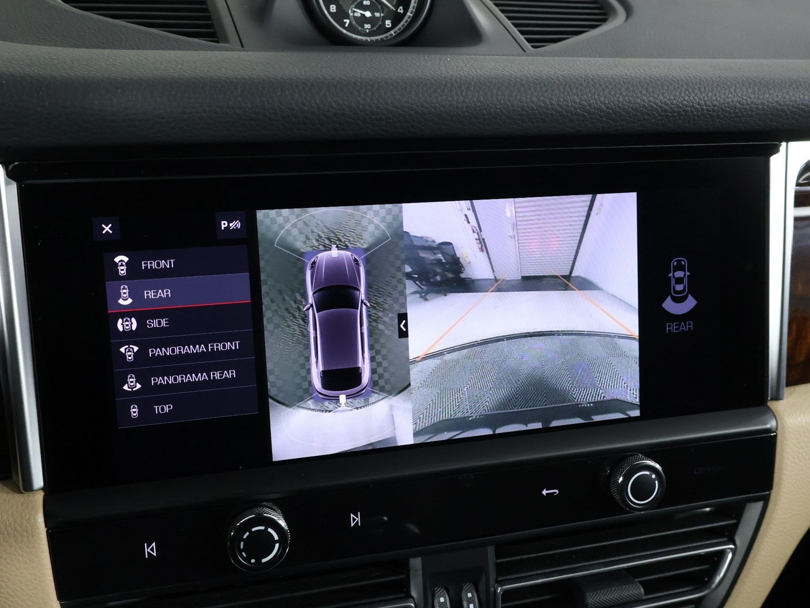 Certified 2022 Porsche Macan S AWD/4WD image 17