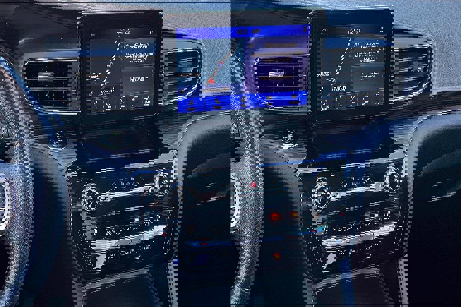 Used 2021 Ford Explorer Limited w/ Equipment Group 301A image 9