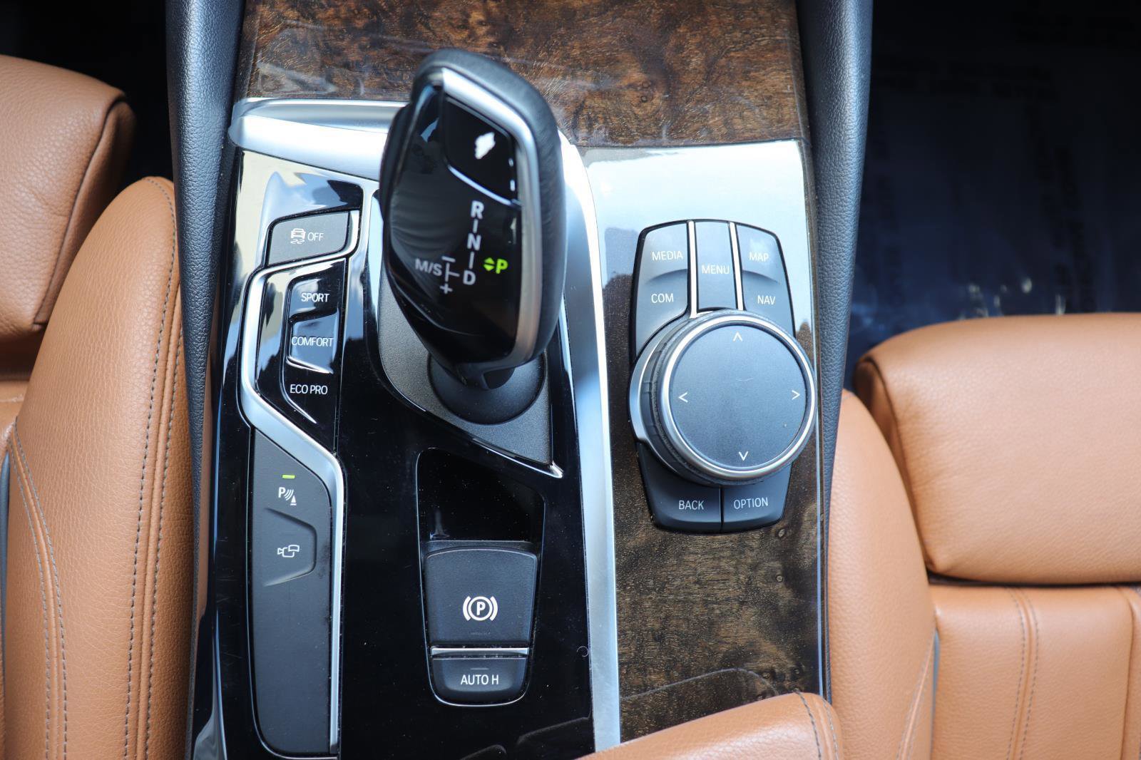 Used 2020 BMW 530i w/ Premium Package RWD image 35