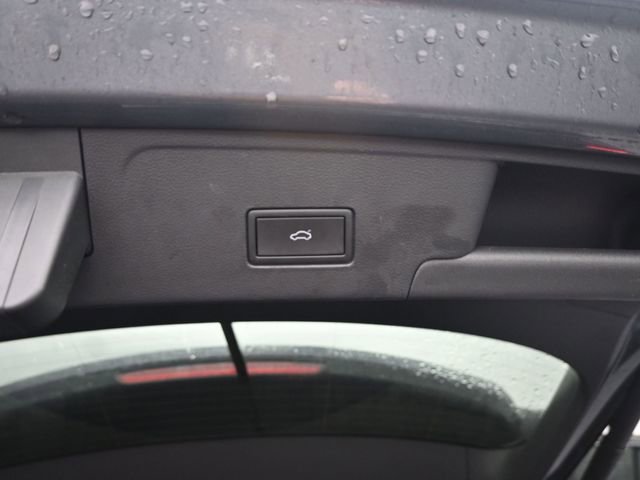 Used 2025 Volkswagen Atlas Cross Sport SE image 7