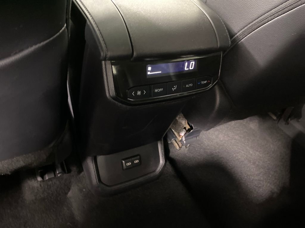 Used 2024 Toyota Highlander XLE image 33
