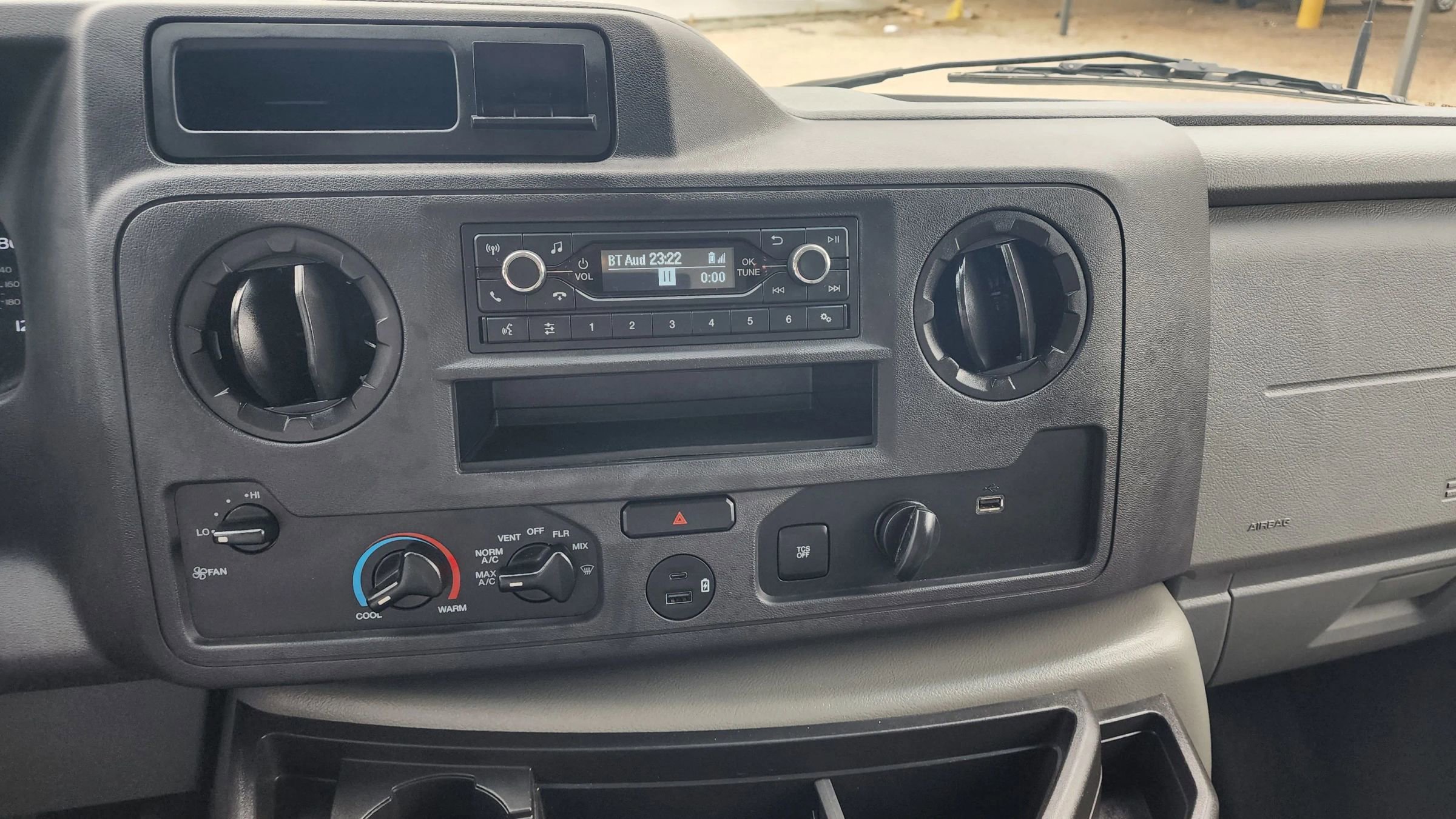 Used 2024 Ford E-350 and Econoline 350 Super Duty w/ Power Windows & Locks Group image 35