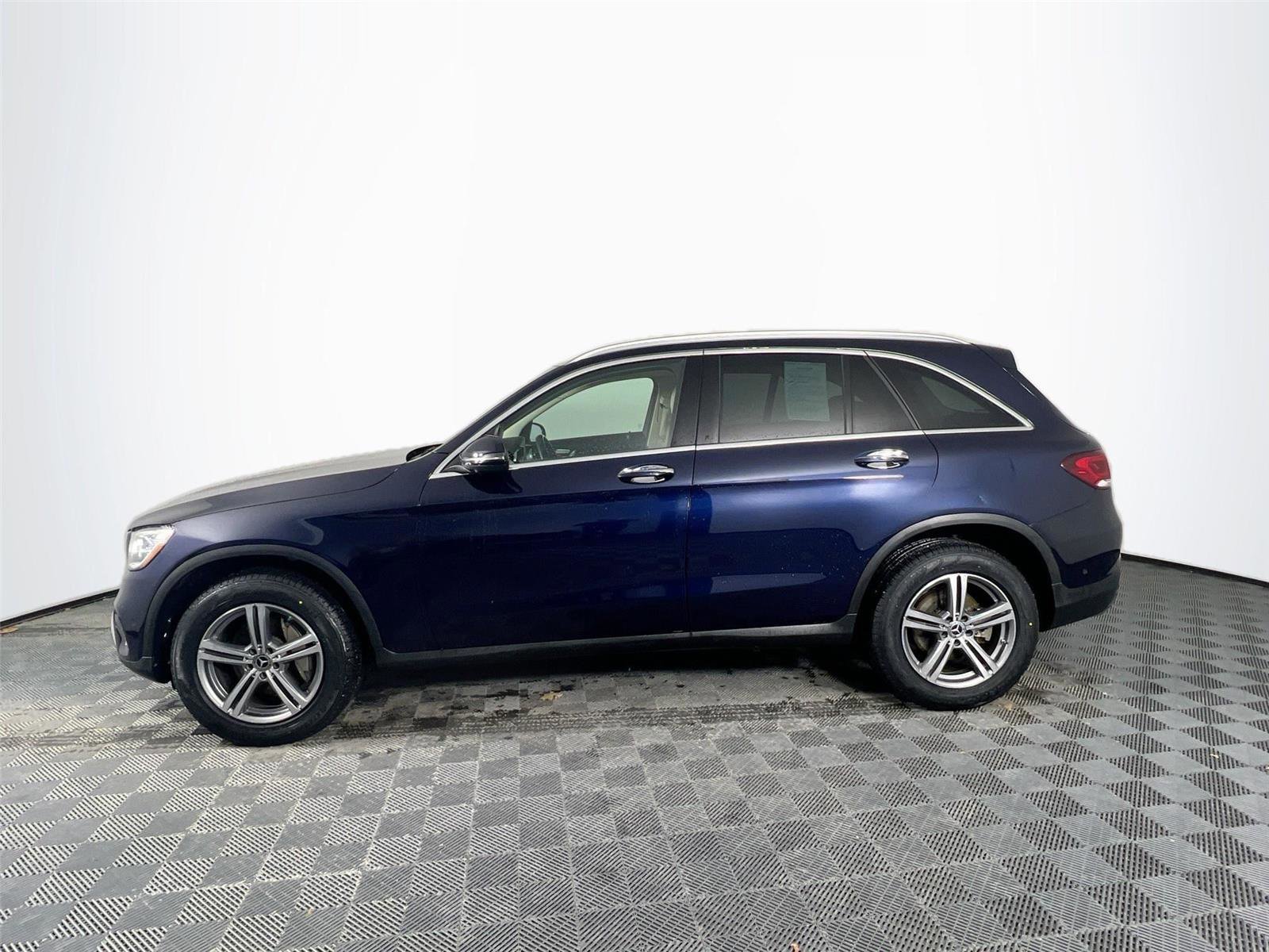 Used 2022 Mercedes-Benz GLC 300 4MATIC image 3