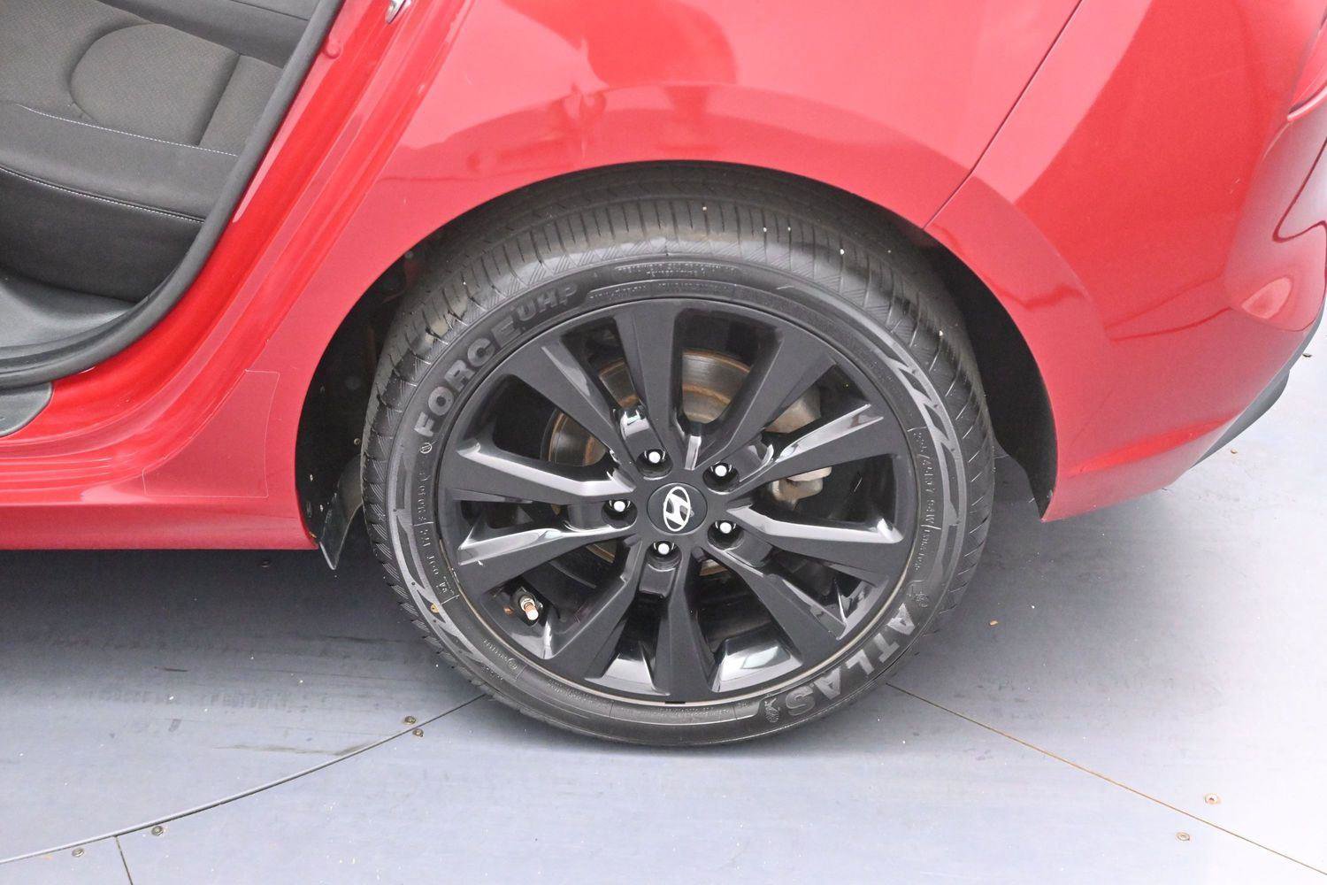 Used 2019 Hyundai Elantra GT FWD image 29