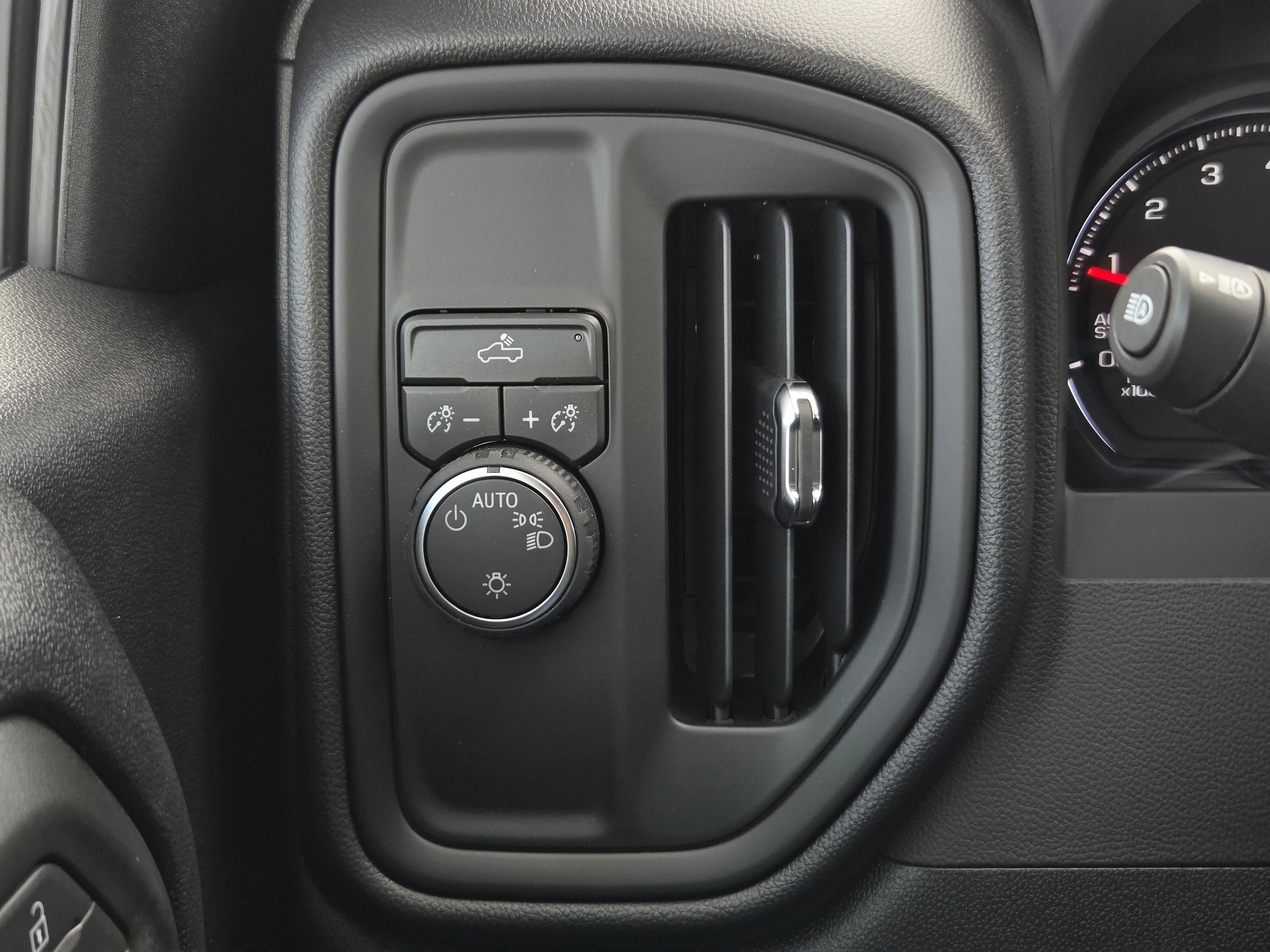 New 2026 Chevrolet Silverado 1500 Custom w/ LPO, Dark Essentials Package RWD image 22