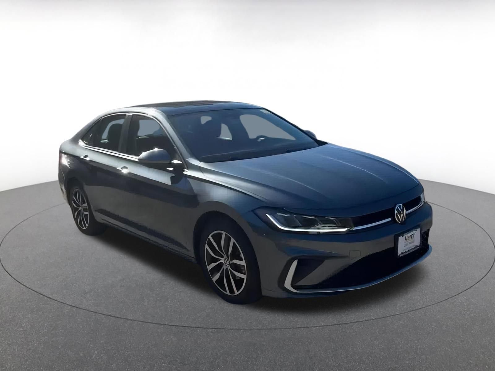 Used 2025 Volkswagen Jetta SE image 3