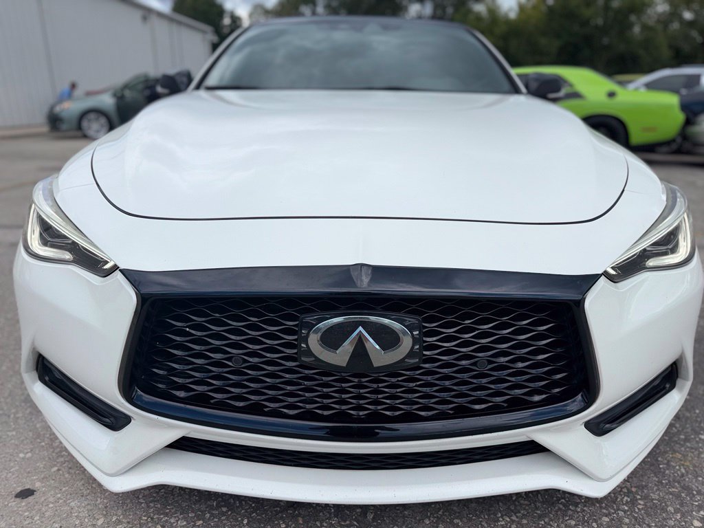 Used 2017 INFINITI Q60 Red Sport 400 AWD/4WD image 9
