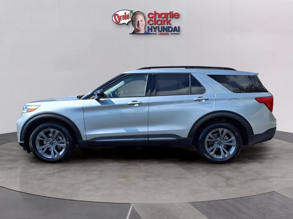 Used 2023 Ford Explorer XLT w/ Equipment Group 202A RWD image 2