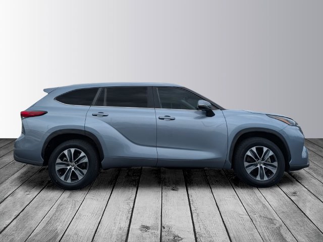 Used 2023 Toyota Highlander XLE FWD image 5