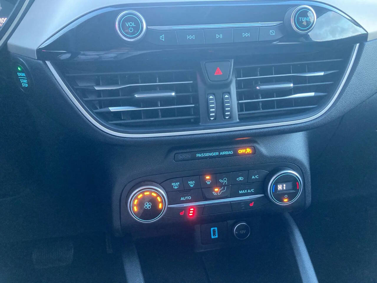 Used 2020 Ford Escape SE image 14