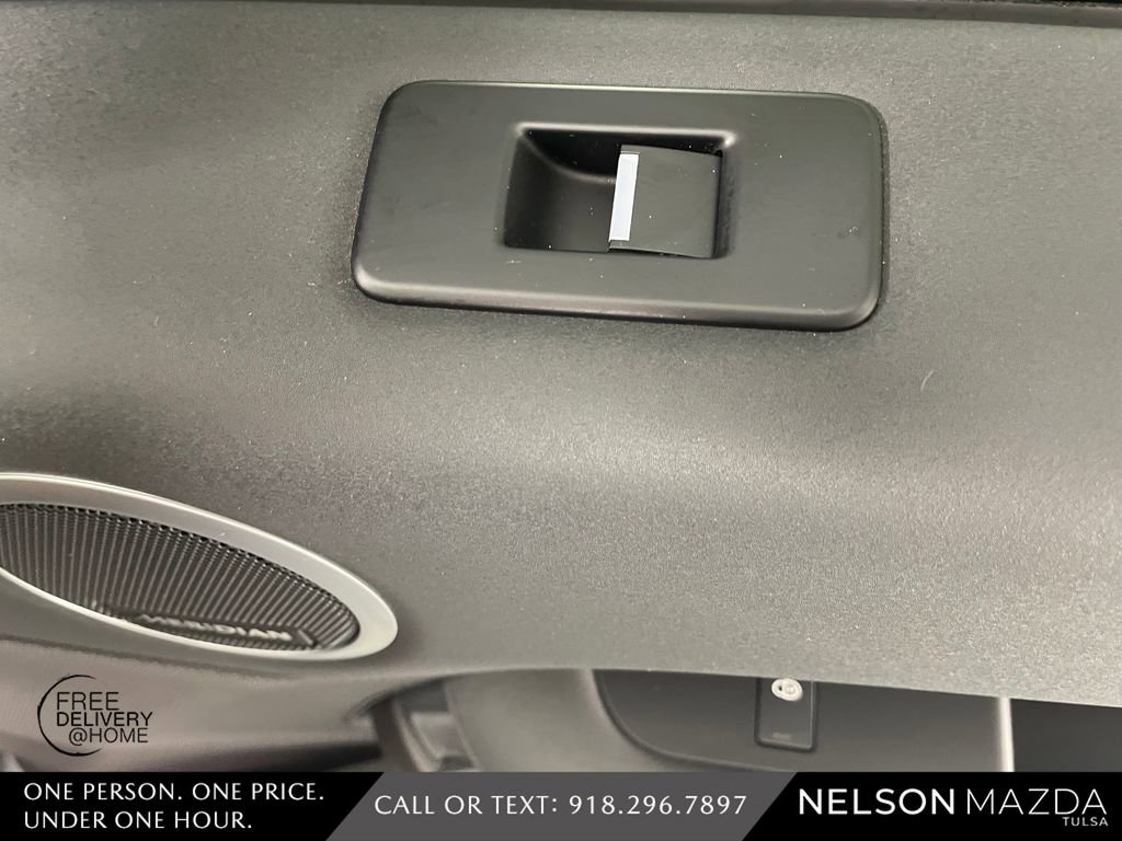 Used 2018 Land Rover Discovery HSE image 47