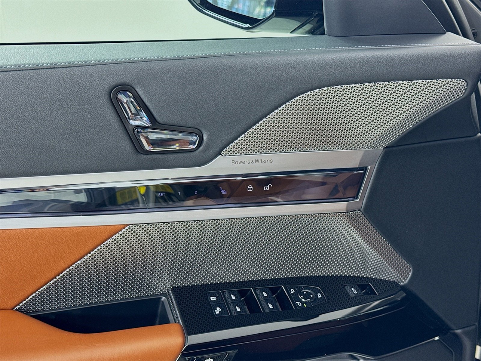 Used 2023 BMW 760i xDrive w/ Luxury Rear Seating Package image 17