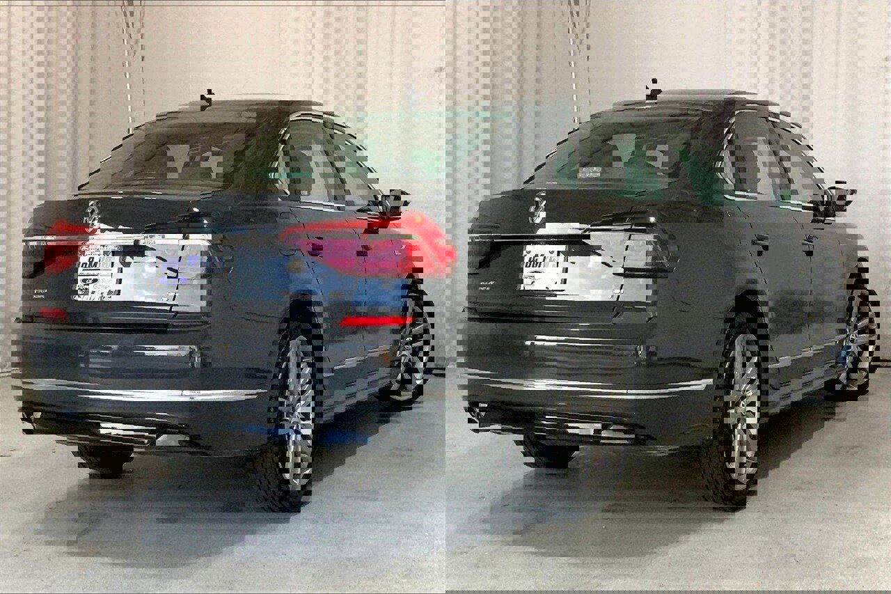 Used 2017 Volkswagen Passat 1.8T R-Line image 13