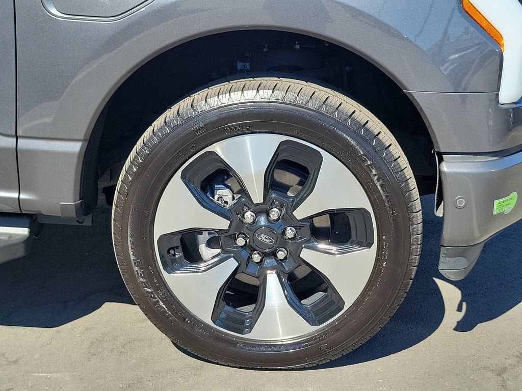 Used 2023 Ford F150 Lightning Platinum AWD/4WD image 5