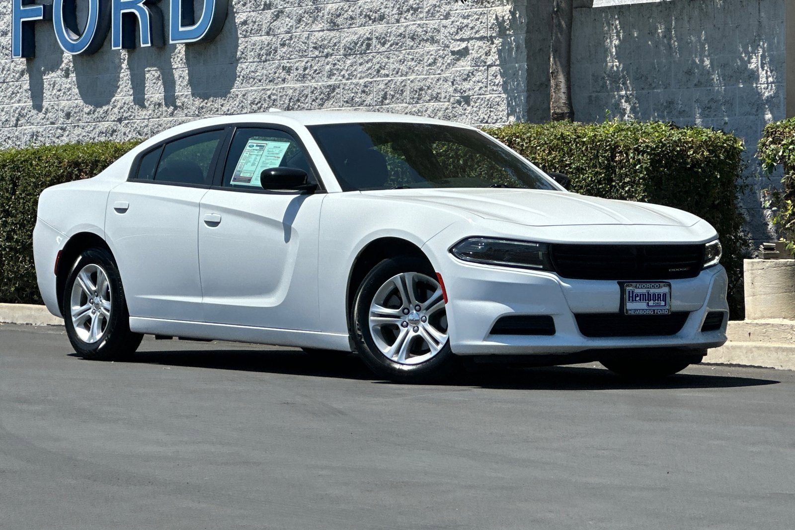 Used 2023 Dodge Charger SXT image 2
