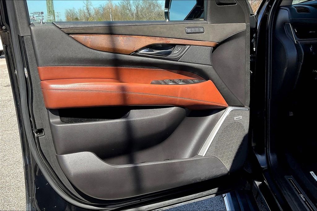 Used 2020 Cadillac Escalade Premium Luxury image 18