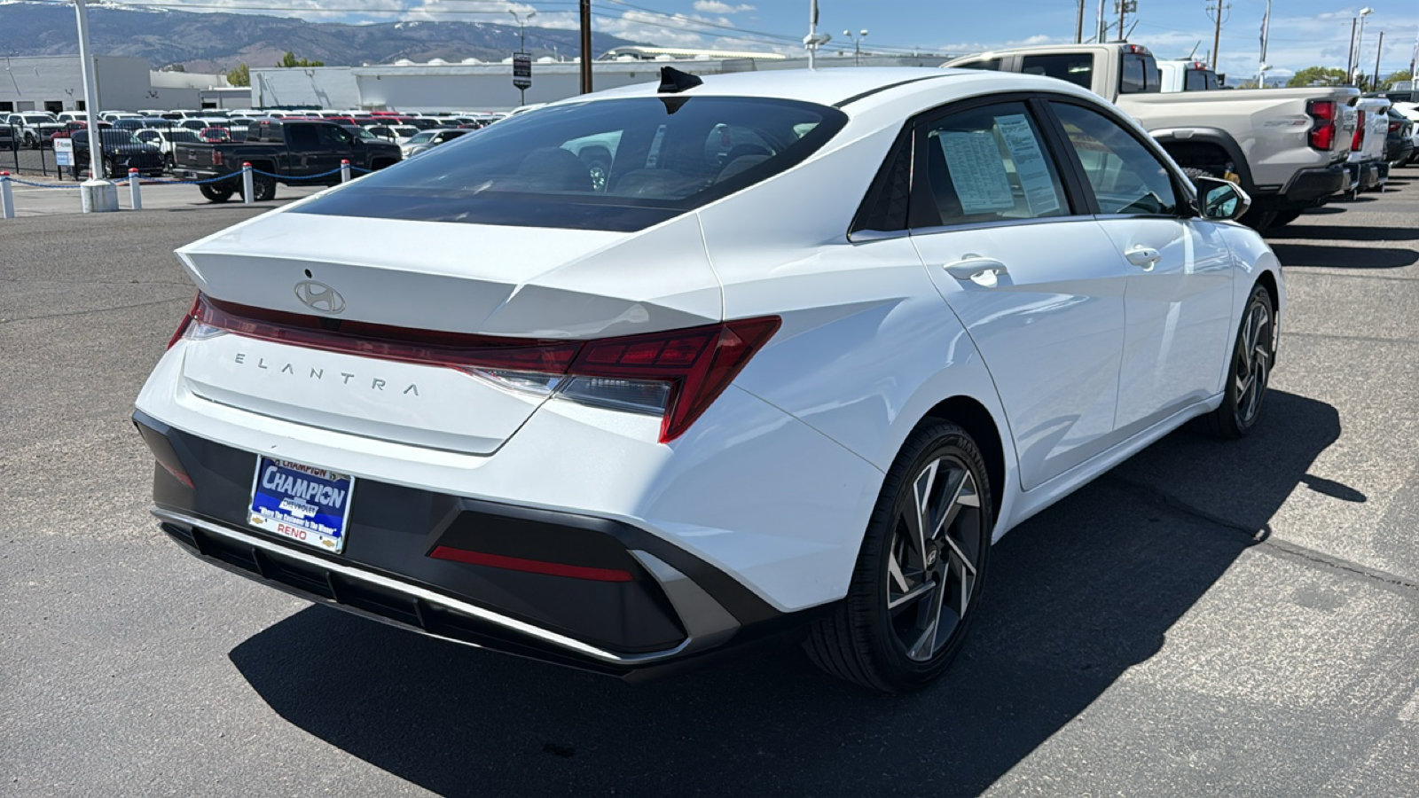 Used 2025 Hyundai Elantra SEL FWD image 5