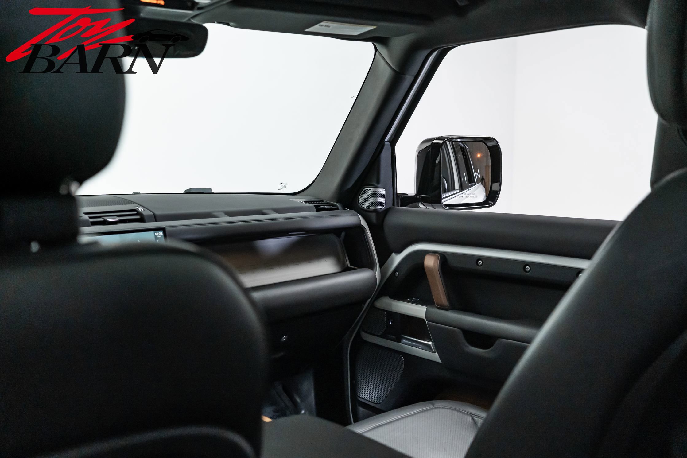 Used 2023 Land Rover Defender 130 SE image 45