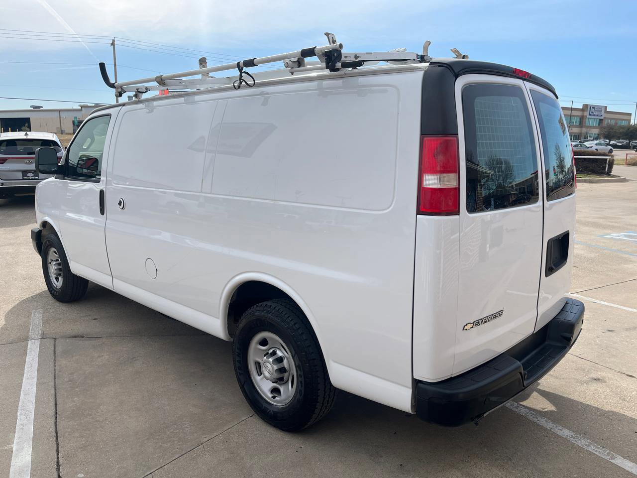 Used 2017 Chevrolet Express 2500 image 4