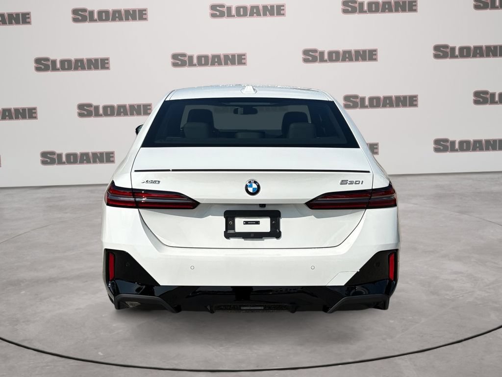 New 2027 BMW 530i xDrive w/ M Sport Package AWD/4WD image 4