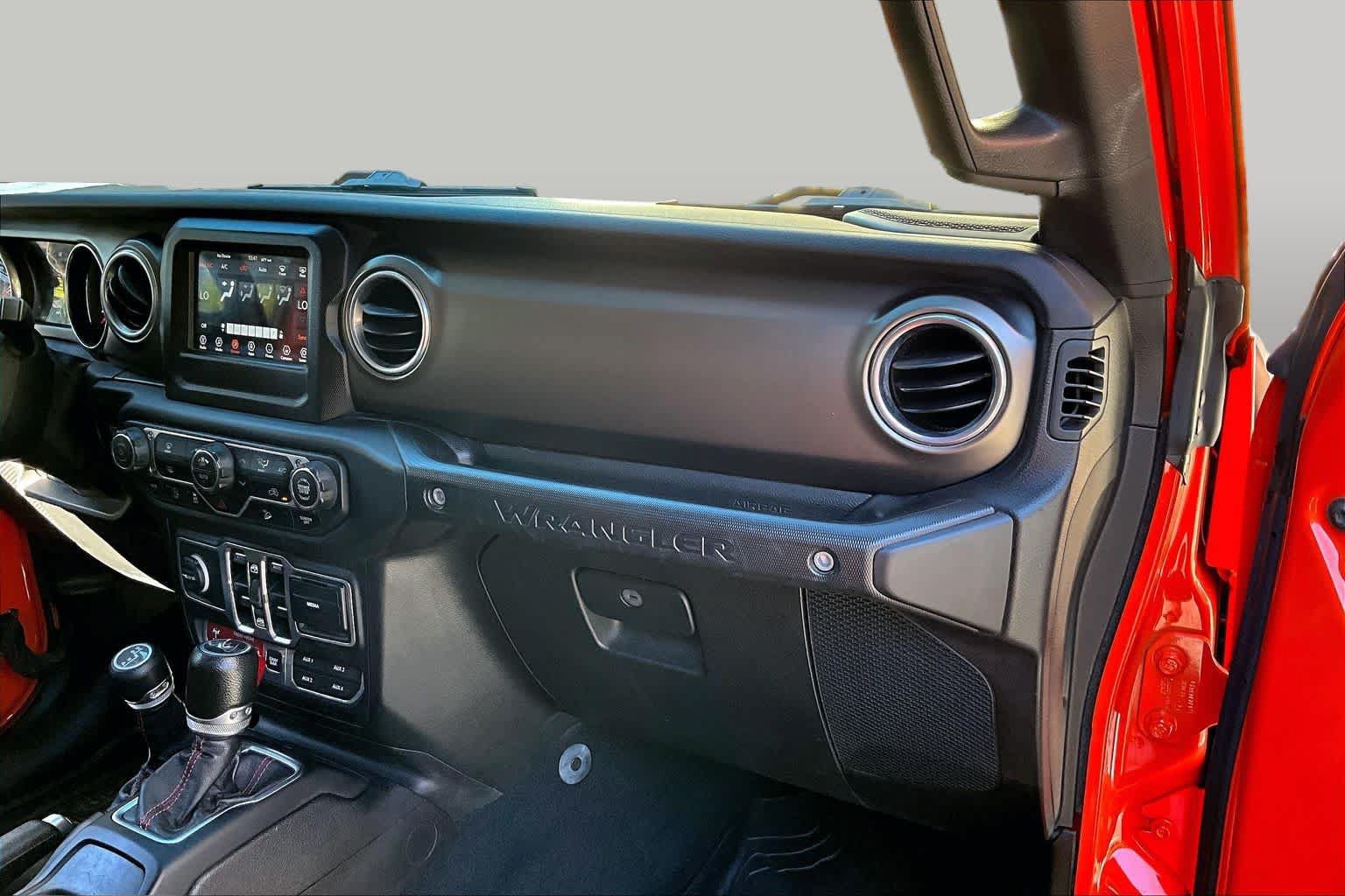 Used 2018 Jeep Wrangler Unlimited Rubicon w/ LED Lighting Group AWD/4WD image 23