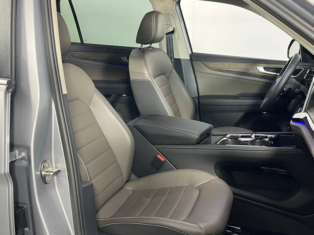Used 2025 Volkswagen Atlas SEL image 36