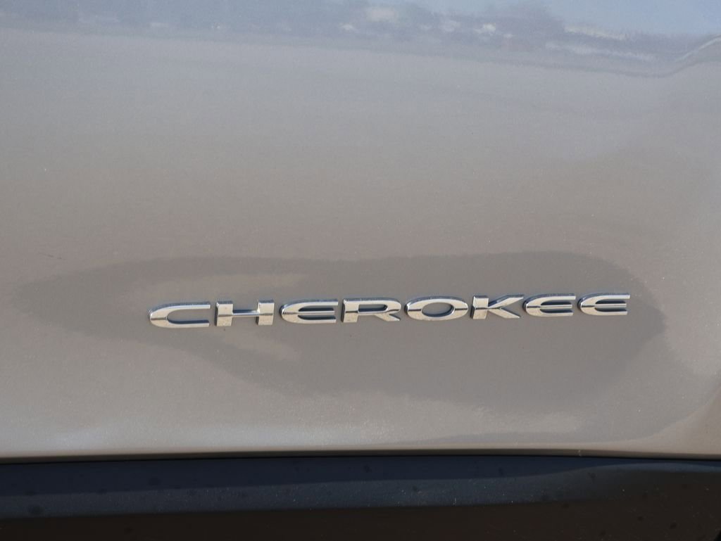 Used 2020 Jeep Cherokee Limited image 10