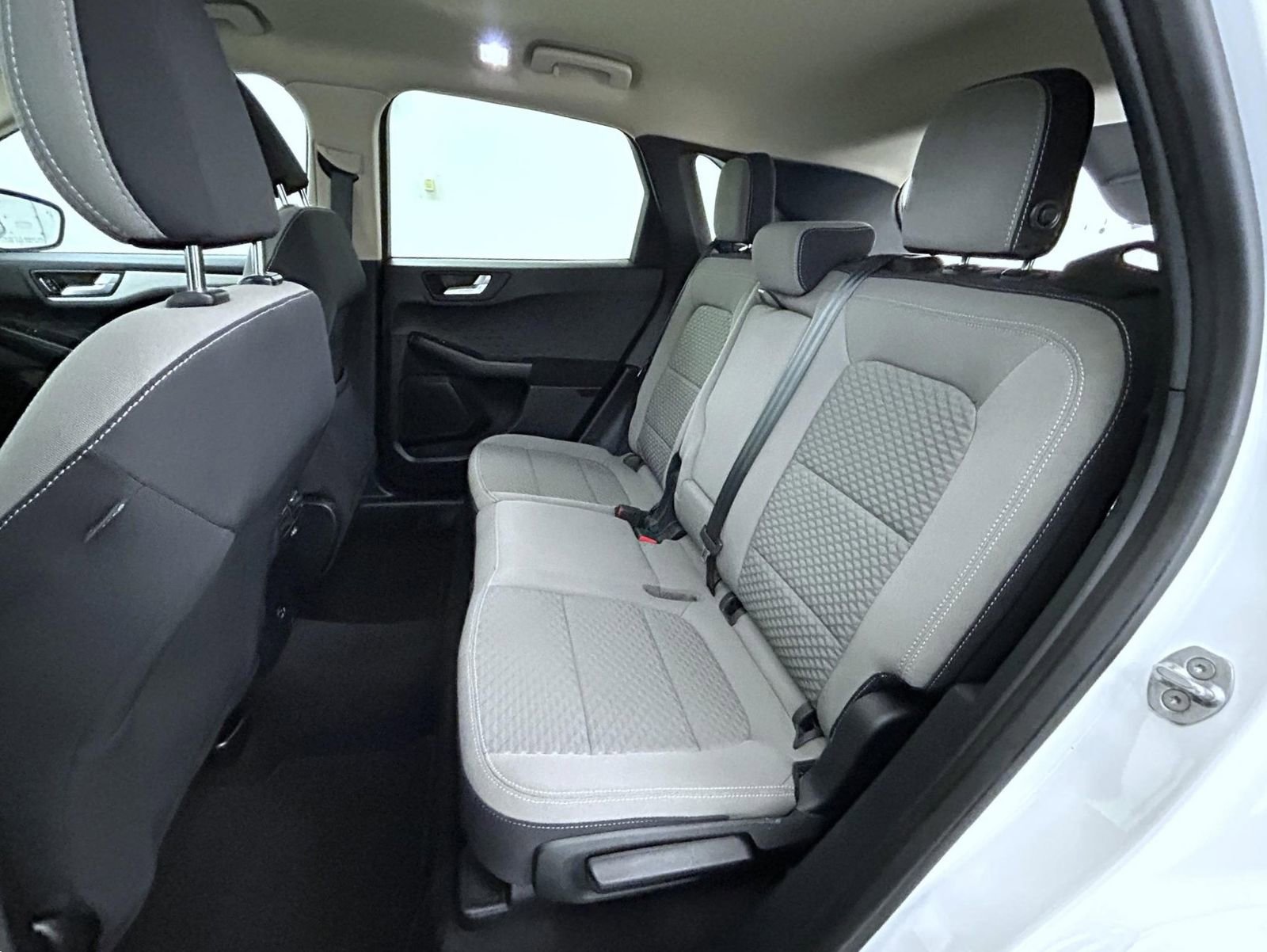 Used 2020 Ford Escape SE image 19