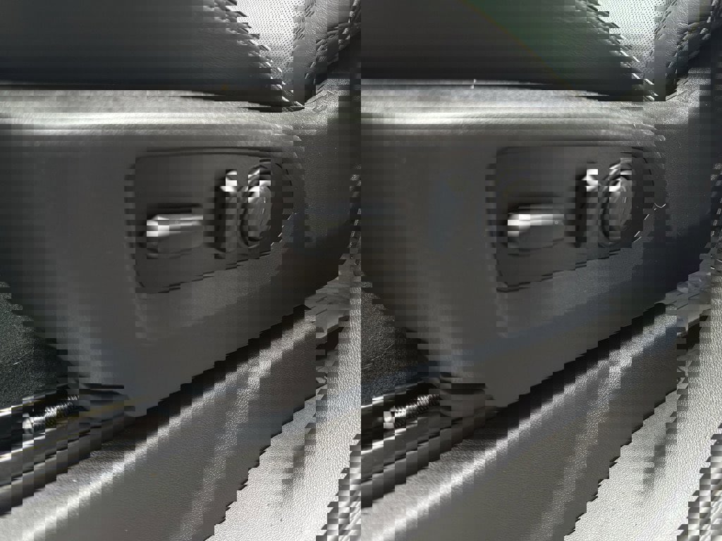 Used 2021 Chevrolet Silverado 1500 High Country w/ Technology Package image 16