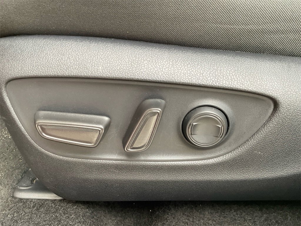 Used 2024 Toyota RAV4 XLE image 31