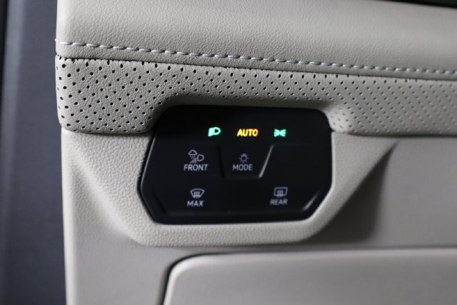 Used 2024 Volkswagen Atlas SE FWD image 22