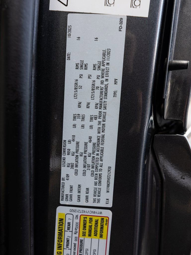 Used 2025 Mercedes-Benz Sprinter 2500 image 34
