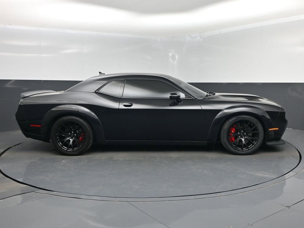 Used 2015 Dodge Challenger SRT Hellcat RWD image 2