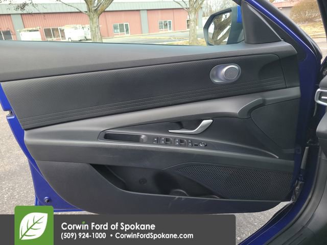 Used 2023 Hyundai Elantra SEL w/ Cargo Package image 18