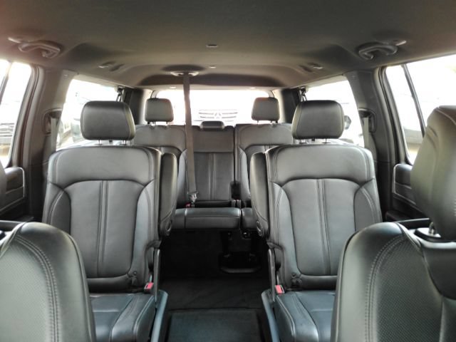 Used 2025 Jeep Wagoneer L Series II AWD/4WD image 37